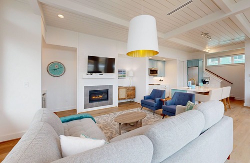 Port Aransas Cottage | Resort Pools, Golf Cart Boardwalk to the Beach