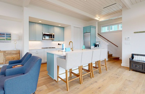 Port Aransas Cottage | Resort Pools, Golf Cart Boardwalk to the Beach
