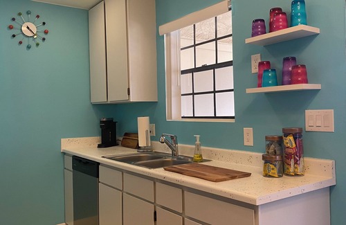 Palm Springs Condo | Resort Style 2bd 2b , Mountain View, Relaxing Spas, Golf & Tennis
