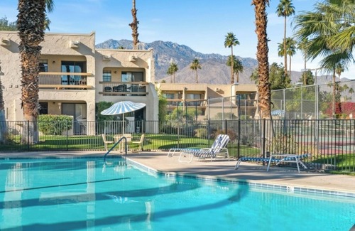 Palm Springs Condo | Resort Style 2bd 2b , Mountain View, Relaxing Spas, Golf & Tennis