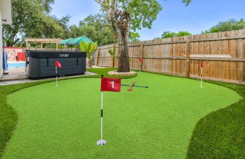 Largo House | Resort Style Backyard Tiki Bar Pool Hot Tub