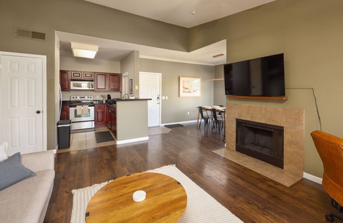 La Camarilla Condo | Resort Style Condo in Scottsdale 8mi to Old Town