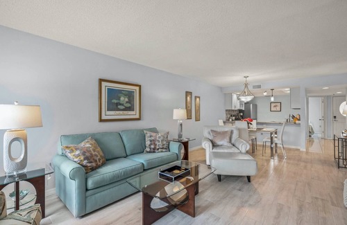 Siesta Key Condo | Resort Style Condo | Pretty Pond Views | Walk to Siesta Key Beach | Pool | Tennis | Ready to Book!