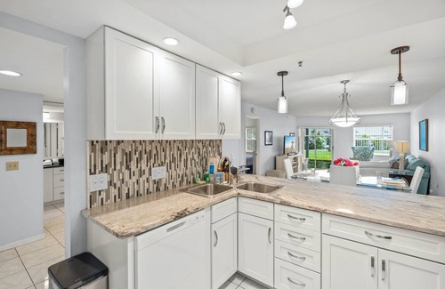 Siesta Key Condo | Resort Style Condo | Pretty Pond Views | Walk to Siesta Key Beach | Pool | Tennis | Ready to Book!