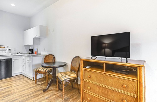 Naples Apartment | Resort-Style Everglades Studio 15 Mi to Nat’l Park