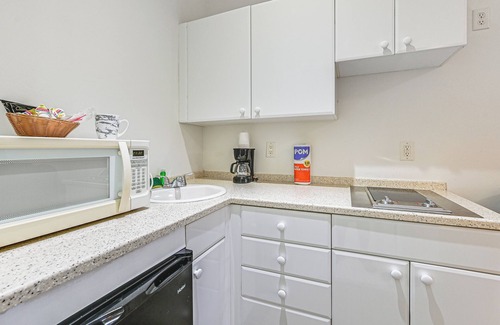 Naples Apartment | Resort-Style Everglades Studio 15 Mi to Nat’l Park