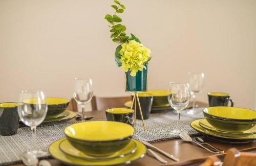 Bonnyrigg Apartment | Resort style one bedroom APT near Glof club