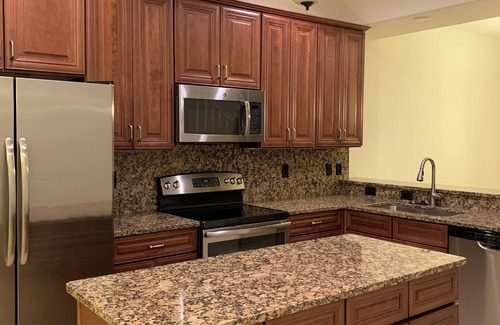Biggar House | RESORT STYLE POOLS, TIKI BAR, TENNIS COURTS, MOVIE THEATER, GYM & MORE!