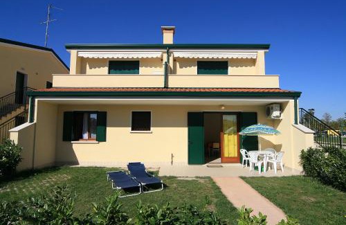 Caorle Apartment | RESORT VILLAGE AQUA MARINA FAMILY - Daily Rooms Tidying - CocktailsBar- Pet Friendly - with Hypermarket - Delivery Restaurant-Pizzeria - Room Breakfast with supplement - Ultra Fast Wi-Fi - Play Area for children - Olympic Swimming Pool - Parking