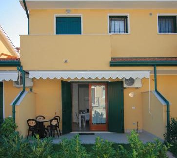 Caorle Apartment | RESORT VILLAGE AQUA MARINA FAMILY - Daily Rooms Tidying - CocktailsBar- Pet Friendly - with Hypermarket - Delivery Restaurant-Pizzeria - Room Breakfast with supplement - Ultra Fast Wi-Fi - Play Area for children - Olympic Swimming Pool - Parking