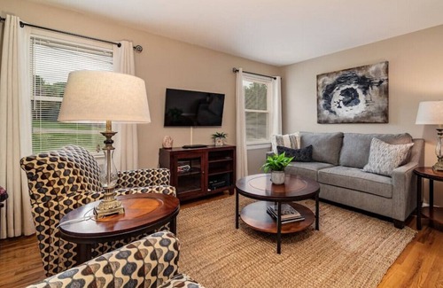 Sans Souci House | Respite Inn- Monthly Rental 3 Miles to DT GVL