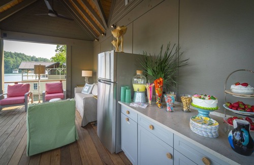 Tiger House | Rest Ashored - Fantastic Lake Burton home 250 yard walk/ride to lake &