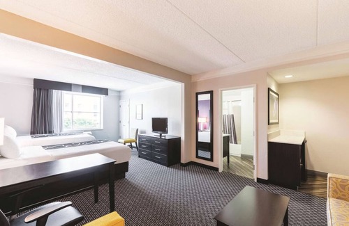 Downtown San Antonio Hotel | Rest Easy in Roomy Comfort - San Antonio Adventures Await | 2 Suites