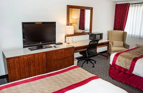 Cedar City Hotel | Rest & Recharge: 2 Comfortable Units Near Nature Hotspots! Pool Access!