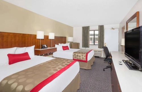 Cedar City Hotel | Rest & Recharge: 2 Comfortable Units Near Nature Hotspots! Pool Access!