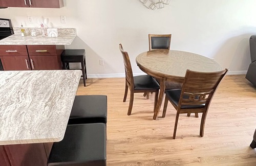 Westminister House | Restful Lehigh Duplex, 185+ 5 star Clean & Comfortable Stays