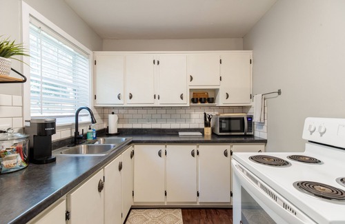 Valdosta House | Restful Retreat! 4 Beds, Sleeps 6, Close to VSU & Wild Adventures