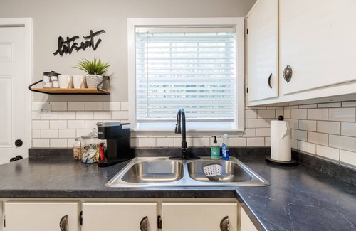 Valdosta House | Restful Retreat! 4 Beds, Sleeps 6, Close to VSU & Wild Adventures