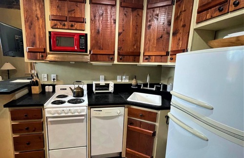 Bedford Apartment | Restored 1840's Downtown Loft Near Blue Ridge Parkway