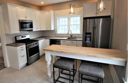 Maquoketa House | Restored Queen Anne Cottage