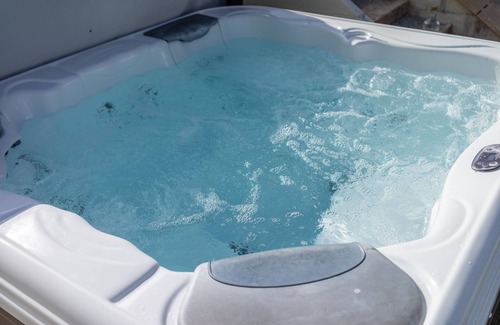 Winnard's Perch House | Retallack Resort Fistral Hot Tub, waterside house