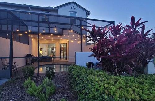 Davenport House | Retreat 5 Bed Townhouse screened Private Pool
