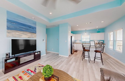 Gilchrist House | Retreat | Bay Views | Large Deck | Family Fun