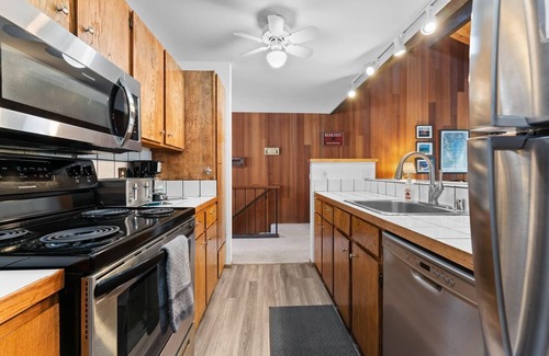 Kings Beach Condo | Retreat Close to Northstar Resort, 2 Decks, Streaming TV & Movie Collection