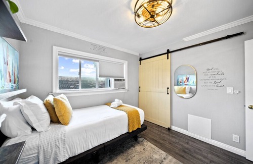 Tustin House | Retreat: Disney★Pools★Hot Tub★Gardens★Pergola★Games★BBQ