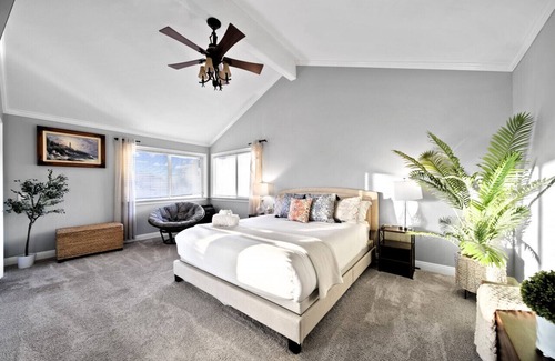 Tustin House | Retreat: Disney★Pools★Hot Tub★Gardens★Pergola★Games★BBQ