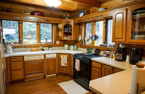 Millers Creek House | Retreat in Blue Ridge Mountains on private lake