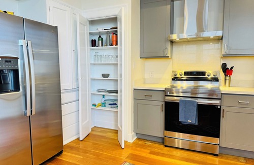 Pacific Heights Apartment | Retreat in San Francisco w/Private Sauna and Deck