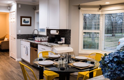 Klein House | Retreat in the woods!