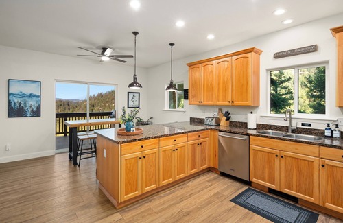 Coeur d'Alene House | Retreat Near Golf-Town w/Views | 4000 sqft | Fire Table | Game Rooms | 4-acres
