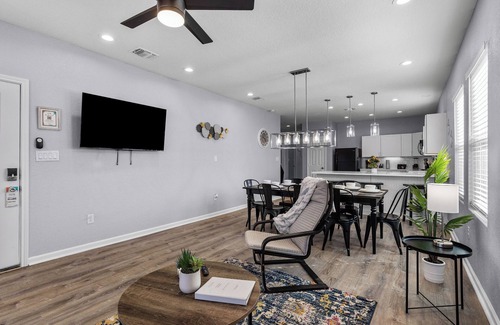 Denver Heights Cottage | Retreat to a Brand-new Downtown Home 4br/3ba!