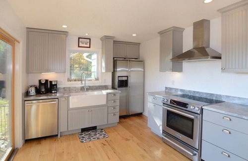 Glenford Cottage | RETREAT TO SPENCER COTTAGE Relax w. Friends Family