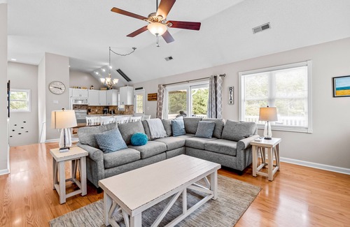 Corolla House | Retreat with private pool, hot tub-close to beach!