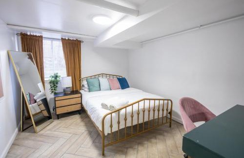 New Rochelle Apartment | Retro 2 bedroom basement APT with free parking