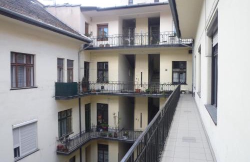 Budavar Apartment | Retro Apartment