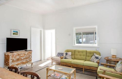 Kioloa House | Retro Beach Cottage - classic surf getaway