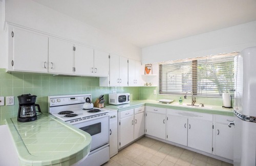 Ringling Park House | Retro Beach House Walking Distance to Downtown