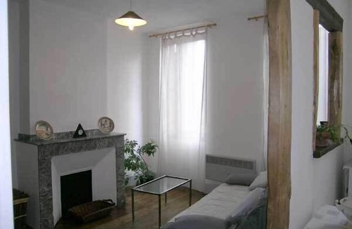 Beaumont-de-Lomagne Apartment | Retro, comfort and budget
