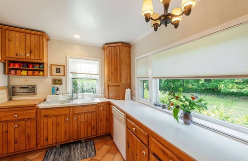 Mountain Dale House | Retro Comfort, Waterside Deck-Life, Warm by Fires, Ramble & Restore