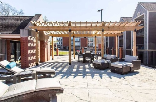 Rutledge Hill Condo | Retro Jams Condo - 9 Min Walk to Broadway!