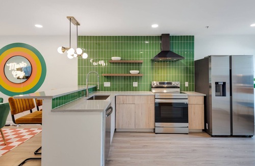 Rutledge Hill Condo | Retro Jams Condo - 9 Min Walk to Broadway!