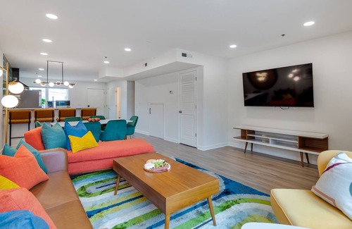 Rutledge Hill Condo | Retro Jams Condo - 9 Min Walk to Broadway!
