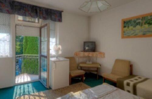 Balatonlelle Bed & Breakfast | Retro Nádas Vendégház