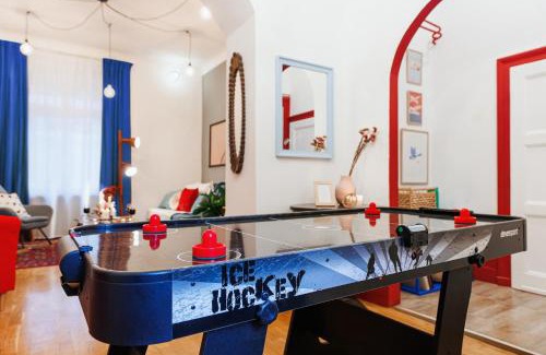 Stari Grad Apartment | Retro Retreat with Air Hockey Old Town Heart