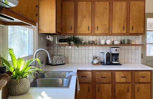 Alexander House | Retro Retreat with Hot Tub Near Downtown Asheville *Safe from Hurricane Helene*