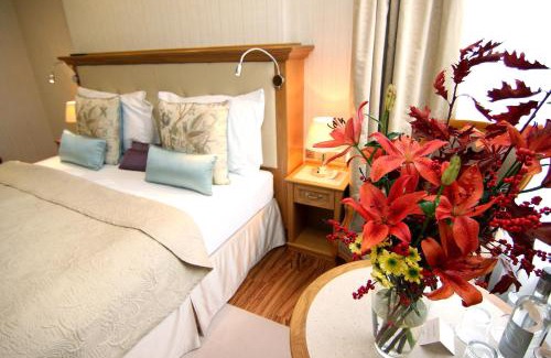 Brezova Hotel | Retro Riverside Wellness Resort
